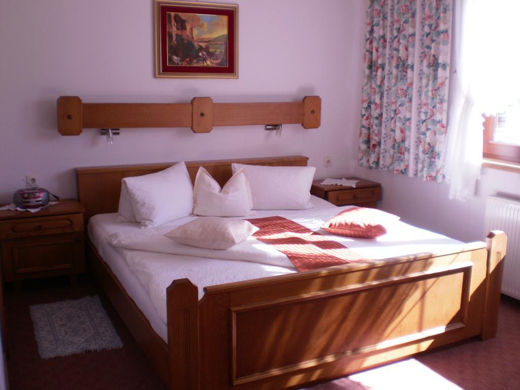 Pension Leyrer Kotschach-Mauthen Екстериор снимка